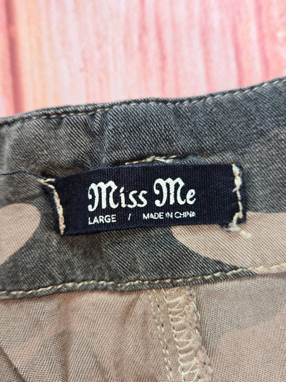 Miss Me Camo Casual Capri Pants Size Large - Picture 4 of 8